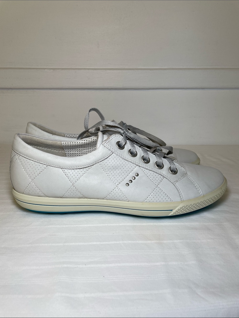 Ecco Street Golf Shoes - Women’s White lace up leather golf sneakers size 10